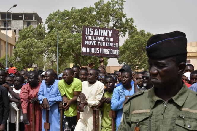 Manifestation à Niamey pour demander le départ du contingent de soldats américains du Niger, le 13 avril 2024.