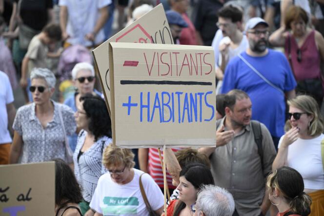 Manifestation contre le tourisme de masse à Barcelone, le 6 juillet 2024.