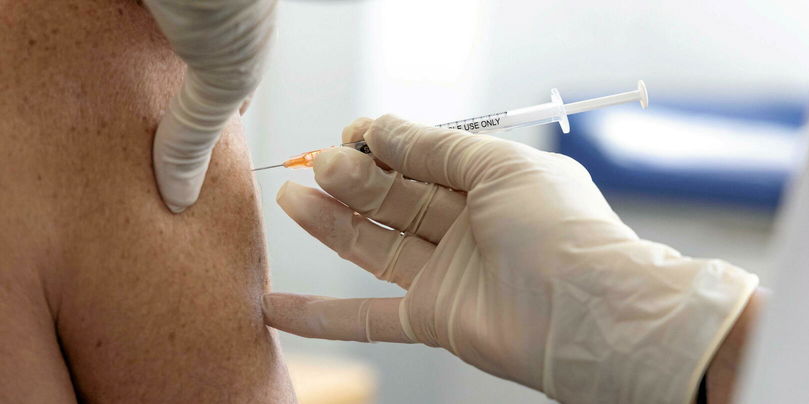 Les autorités sanitaires appellent à se faire vacciner contre le Covid-19 avant les fêtes de fin d'année.