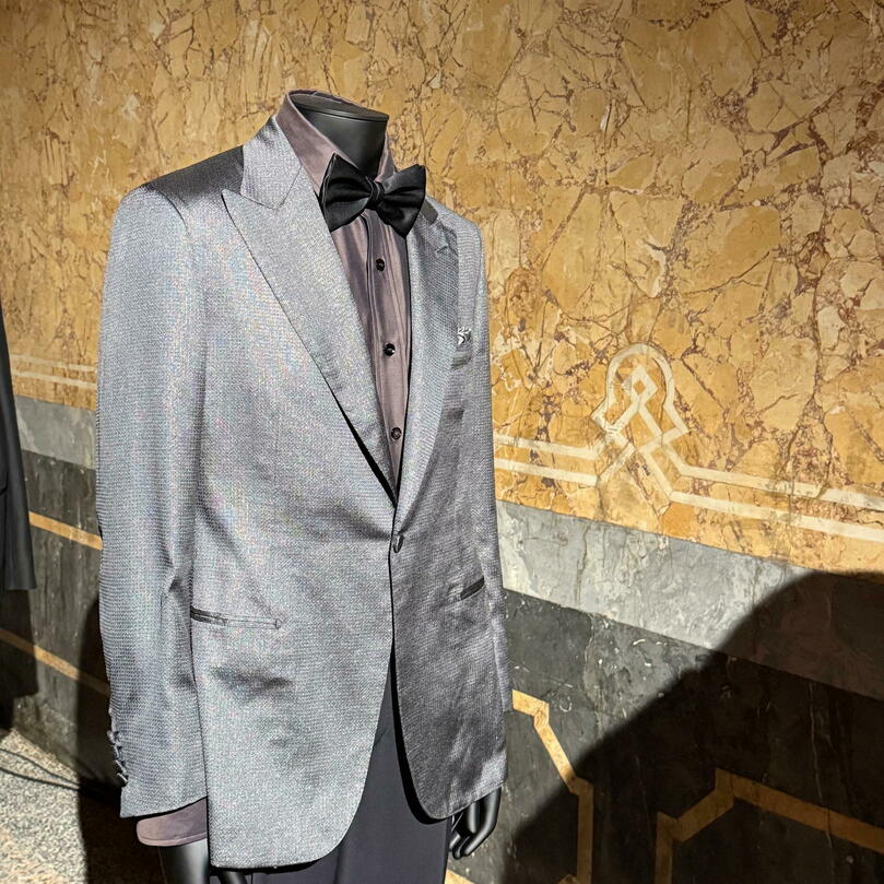 Un fil d'or 24 carats se glisse dans cette veste Brioni © GD