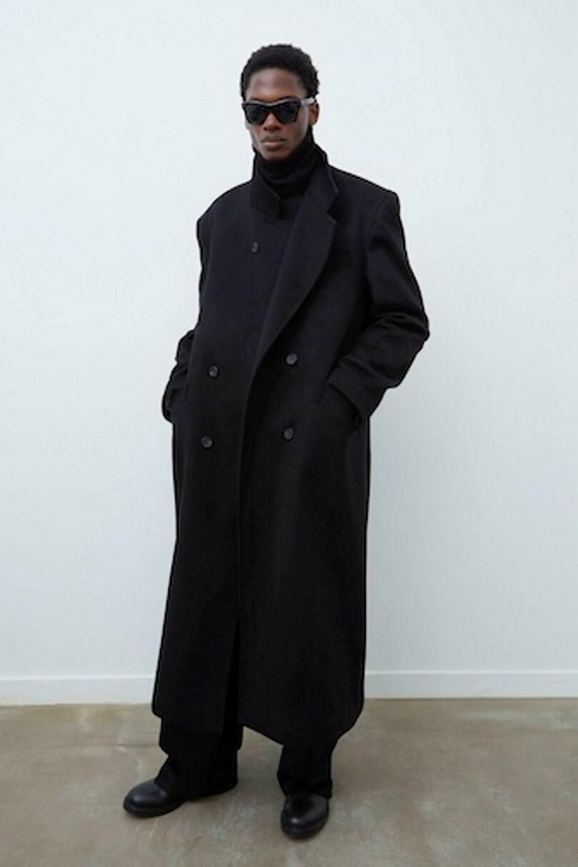 L'allure d'un manteau d'Aldo Maria Camillo. © DR