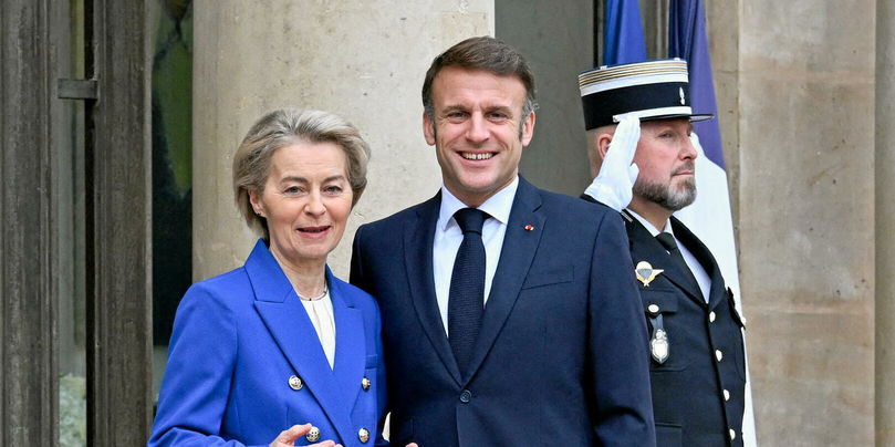 Ursula von der Leyen, présidente de la Commission européenne, accueillie par le président Emmanuel Macron à l'Élysée, le 28 janvier 2025.